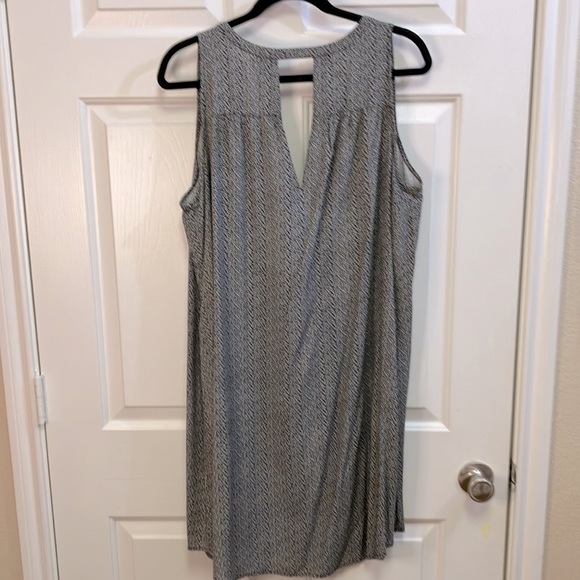 Old Navy Sleeveless V-neck Black & White Casual Dress w/Keyhole Back Size XXL - Picture 2 of 5
